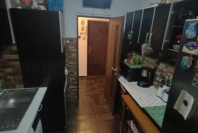 Vand apartament pe strd.Calea Galati,Blocul1 - 8