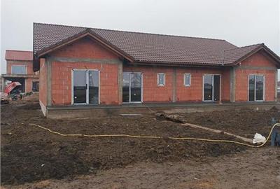 Duplex cu 4 camere cu Canalizare în Moșnița Nouă - 1