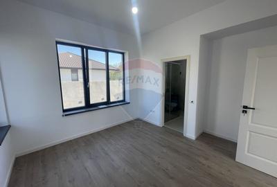 Casa / Vila cu 4 camere de vanzare in zona Nord - 8