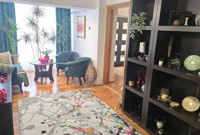 Apartament cu 3 camere decomandat în 22 Decembrie - 15