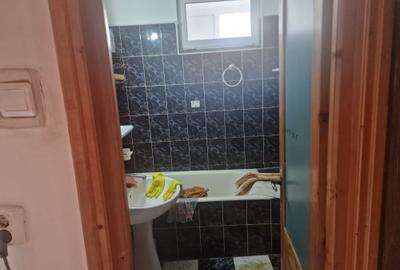 Apartament cu 3 camere decomandat în Mărăței