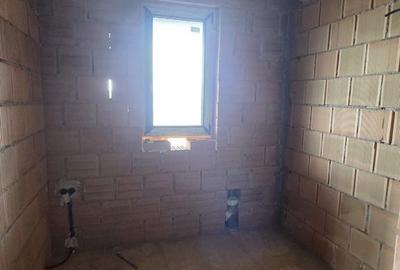 Casă cu 4 camere cu Teren 480 Mp în Central - 2