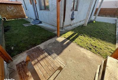 Casă cu 3 camere decomandat cu Canalizare în Ștrand - 1