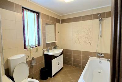 Casă cu 6 camere cu Teren 2700 Mp în Golești - 3