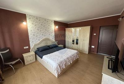 Apartament cu 3 camere decomandat, mobilat în Intim
