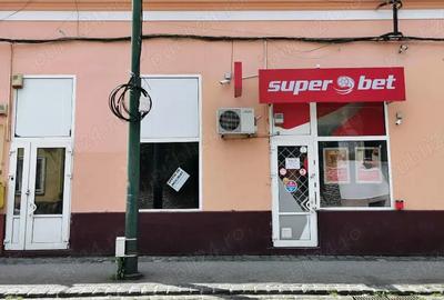 Inchiriez spatiu cu intrare stradala, vitrina - 1