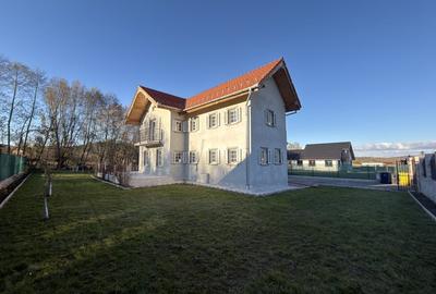 Casă individuală cu 4 camere cu Canalizare în Central - 1