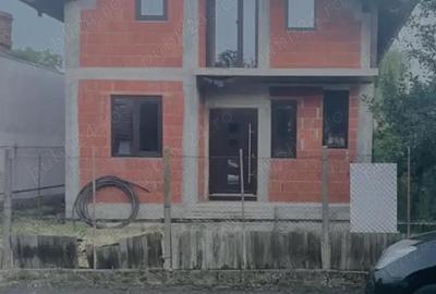 Casă cu 6 camere cu Teren 226 Mp în Bujac - 4