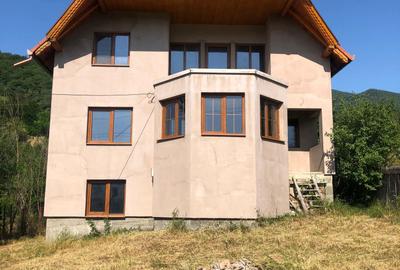 Casă cu 4 camere în Central - 4