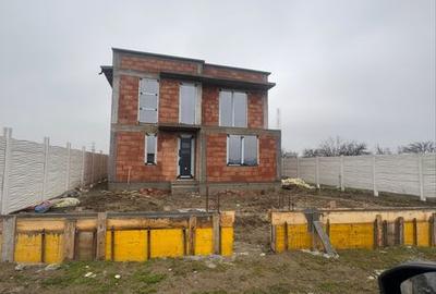 Casă cu 4 camere în Slătioara - 1