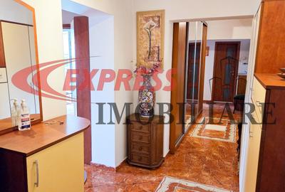 Apartament cu 4 camere decomandat, mobilat în Decebal