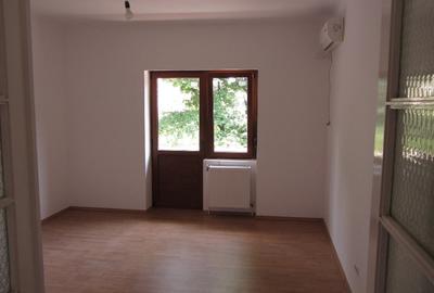 Apartament cu 4 camere semidecomandat în Calea Călărașilor - 2