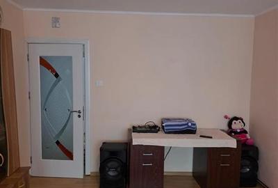 Apartament cu 2 camere decomandat în Tractorul - 7
