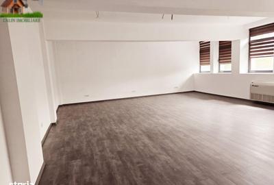 Spațiu comercial, de 106 mp, în Baza 3 - 4