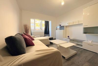 Apartament cu 3 camere semidecomandat, mobilat în Girocului