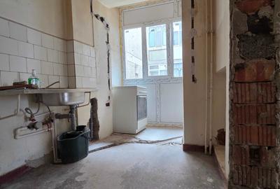 Apartament cu 3 camere decomandat în George Enescu - 8