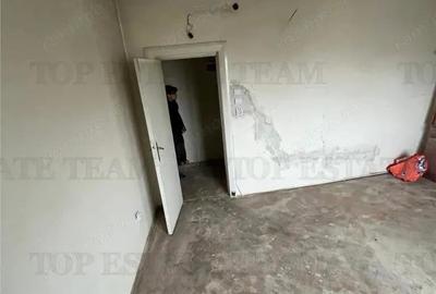 2 garsoniere adiacente la rosu pe Calea Grivitei, etaj 4 - 16