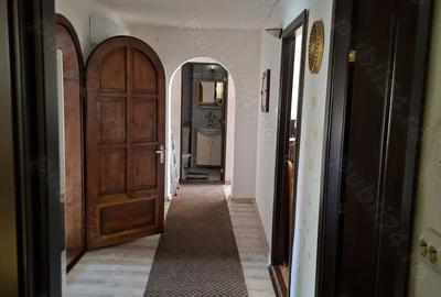 Vand apartament 4 camere, zona centrala - 8