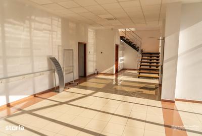 Spațiu comercial, de 1,340 mp, în Central - 14