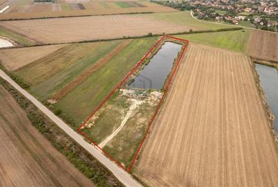 Teren de 27000 mp, în Santăul Mic