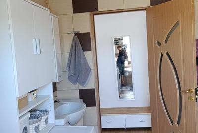 Apartament cu 3 camere semidecomandat, mobilat în Florești - 11