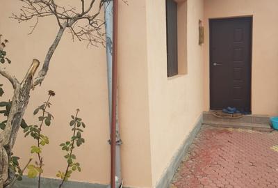 Casă cu 4 camere în Săbăreni - 8