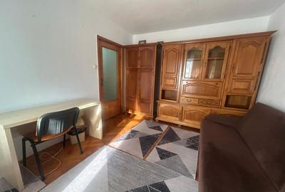 Garsoniera 24 mp, balcon 3 mp, zona La Terenuri, etaj intermediar - 3