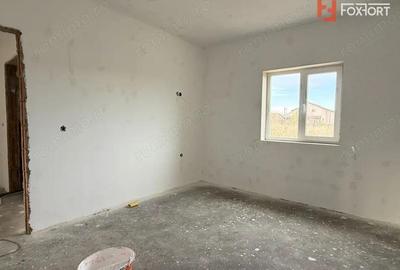 Duplex cu 3 camere de vanzare in Beregsau Mare, zona Centrala - 5