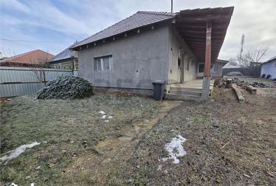 Casă cu 5 camere cu Teren 2088 Mp în Mădăras - 2