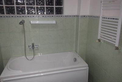 Casă cu 30 camere cu Canalizare în 13 Septembrie - 14