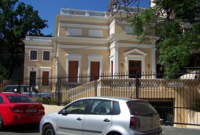 Casă cu 20 camere în P-ța Romană