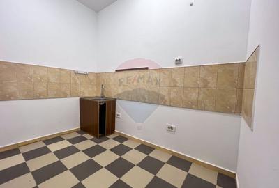 Spatiu comercial de vanzare - Strada Lizenu nr. 13 - 11