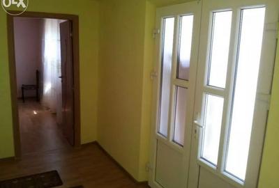 Casă cu 10 camere cu Teren 100 Mp în Central - 13