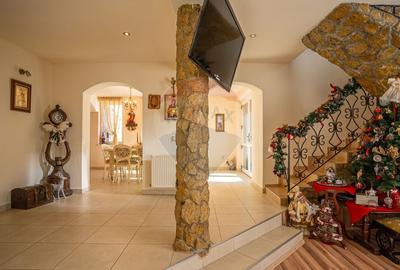 Vila de lux  cu 6 camere de vanzare /534 mp teren/Simon Bran - 4