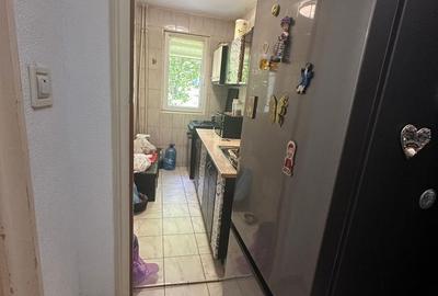 Apartament cu 2 camere semidecomandat, mobilat în Berceni