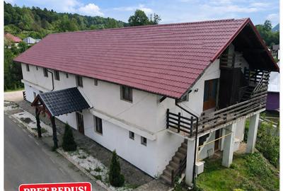 Casă cu 15 camere cu Teren 958 Mp în Central - 1