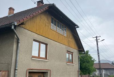 Casă cu 4 camere cu Teren 700 Mp în Central - 2