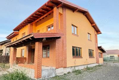 Casă cu 6 camere cu Teren 724 Mp în Sânandrei