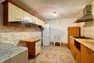 Casă cu 6 camere cu Teren 300 Mp în Central - 8