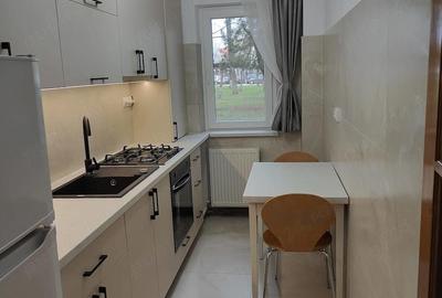 Apartament cu 3 camere semidecomandat în Central