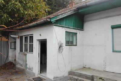 Semicentral,str.Iuliu Maniu,casa cu 2 camere,teren aferent din curte comuna - 4