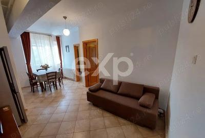 Apartament cu 3 camere semidecomandat, mobilat în Prundu