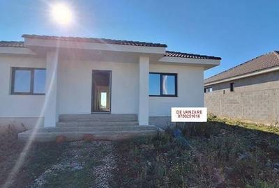 Casa individuala de vanzare, semifinisata, Santandrei - 1