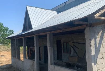 Casa la rosu de vanzare - 4