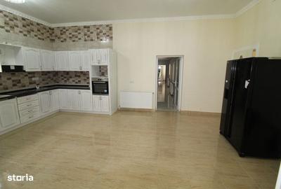 Casă cu 4 camere cu Teren 750 Mp în Central - 1