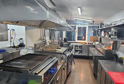 Spațiu comercial, de 182 mp, în Central - 3