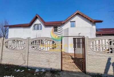 Casă cu 4 camere în Crețești