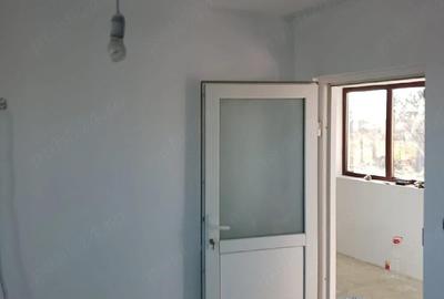 Casă cu Teren 385 Mp în Pecineaga - 3