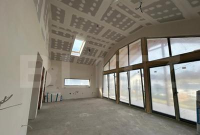 Casă cu 4 camere cu Teren 700 Mp în Livezeni