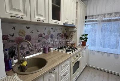 Apartament cu 3 camere nedecomandat, mobilat în Țiglina 3 - 6